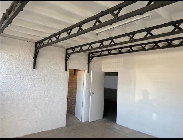 475M² WAREHOUSE TO LET IN RETREAT